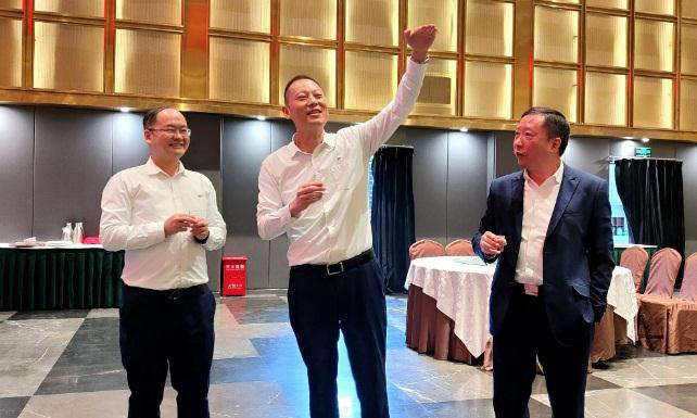 禮贊勞動者——天馬玻璃隆重舉行2021 年勞動競賽、專利獲得者表彰大會(圖1)